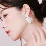 COR-DATE / 銀幣白色綻放耳環