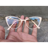 MINUS GLASSES. CAT EYE GLASSES. 7820 PHOTOCHROMIC GLASSES