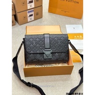 Be Pure Cowhide 
New SCAPE Messenger Bag
SCape Messenger Bag Traceable Brand Collection Leather Hard