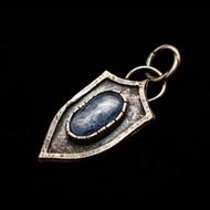 【劍與盾系列】藍晶石 雙金屬墜飾 _ 勇者之盾 2 (可客製不同石)