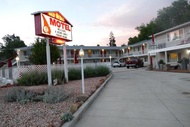紅翼汽車旅館 (Red Wing Motel)