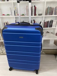 歐洲時尚款28吋行李箱旅行箱 28 inch lugguage 74 x 50 x 28cm