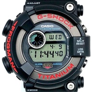 Casio G-SHOCK FROGMAN DW-8200-1A 手錶，第二代 Frogman，鈦金屬錶殼，EL 背光，紅/深灰色，1995 年 6 月發布，Mikunigaoka 商店，ITCYRX