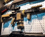 Pegboardขนาดใหญ่ 90x120cm แผ่นกระดานเพ็กบอร์ดสำเร็จรูป ชั้นวางสินค้า แผ่นเหล็กเจาะรู Pegboard Hook D