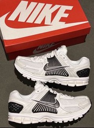 Nike Air Zoom Vomero 5 跑步鞋 白色