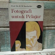 Old school book 1984 photography for students.