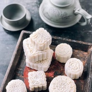 White Lotus Snowskin Mooncake 6pcs 55gsm/ Preorder available chat with us