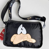 LeSportsac x Looney Tunes Daffy Duck Bobbi Crossbody 便攜 多用途 單肩袋 斜咩袋 購物袋 收納袋 （需訂購）