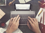 FOLDBOARD STAND: 折疊式帶支架鍵盤 iOS Windows和Android兼容