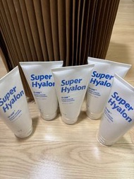 VT Cosmetics Super Hyalon Foam Cleanser（超級玻尿酸泡沫潔面乳）