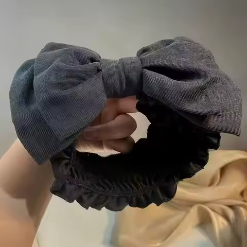 R1: "Facial mask" must be translated as facial mask. Original: Headband with bow hair accessory for 