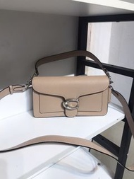 COACH蔻馳 奶茶色 女包酒神包Tabby系列手提包信封包 26157.5cm。
