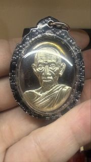 2558 龍婆雷自身