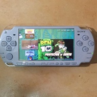 Máy game PSP 3000 hack không trầy (tặng thẻ 32gb FULL GAME theo yêu cầu) tặng 1 đĩa game gốc ngẫu n