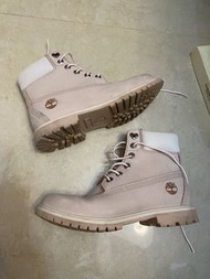 Timberland pink boots with hearts 粉紅色心心圖案靴