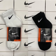 stokin nike tebal hitam putih