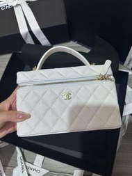 Chanel 白色小logolp飯盒包