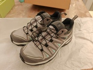 Salomon 防水行山鞋