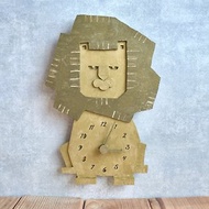 金色獅子造型木製掛鐘