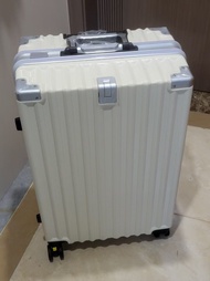全新現貨28吋白色行李箱