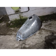 Tank old school trailDT yamaha dt100 tank