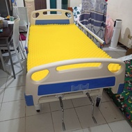 2 cranks hospital bed complete package with foam,iv pole,overbed table &amp; anti bedsore