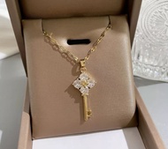 [Bayar Di Tempat] Kalung Titanium Asli Anti Karat Rantai Gold Liontin Kunci Permata Terbaru/Accesori