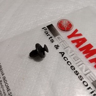 Yamaha force fi body clip buttons