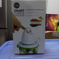 一套全新真空食物盒 (一機&一盒) 密實盒 密封盒 長期儲存 保鮮 smart turtle vacuum set 抽真空