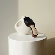 SERENA : รองเท้าส้นไม้ สูง 1.5 นิ้ว (Lucille Studio)