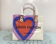 全新正品 LV 聖誕限量版 紙袋包膜，可當手提袋   26cm*21cm*6cm