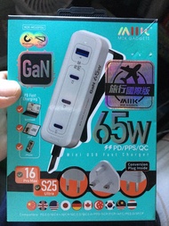 M2K Gadgets GaN 65W 快速充電器