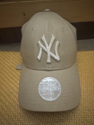 New Era 9FORTY 棒球帽 淺卡其色