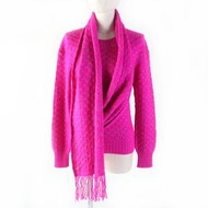 香奈兒 (CHANEL) P44135 羊駝毛混紡圓領長袖針織衫，粉紅色，36碼，正品，義大利製造，女款，成色極佳。附有Coco Mark披肩。