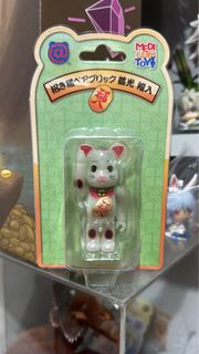 100% bearbrick 蓄光 招財貓