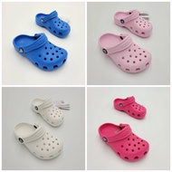 รองเท้าลำลองของเด็ก Crocs Classic Clog .ใส่สบาย