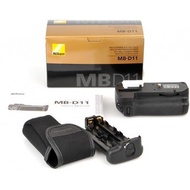 [READY STOCK] NIKON MB-D11 MULTI-POWER BATTERY PACK FOR D7000