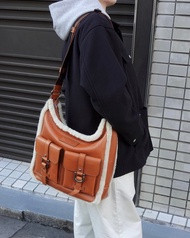 Ferragamo焦糖毛毛牛角郵差包