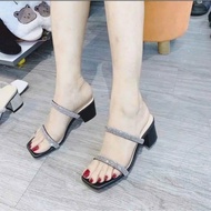 Luxurious, beautiful 2-strap horizontal diamond heel,... 4 centimeters high, easy to walk in, easy t