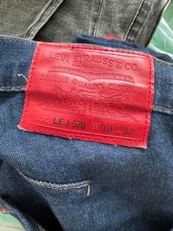 Levis 3D cutting 570 W30 L32