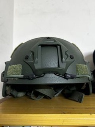 傲骨M2000低耳頭盔（重量版）9.9新沒戴過