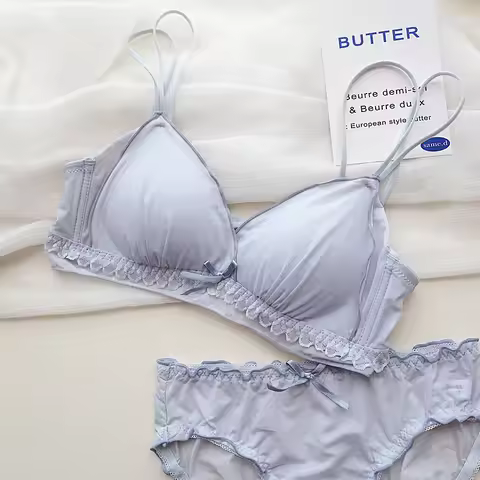 Lace Girly Undergarments Women gather together no underwire comfortable thin porosity bra set