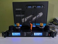 SKM9000 หัวทอง ท้ายดำ Sennheiser ไมโครโฟนไร้สายแบบ 2 ไมโครโฟน หน้าจอสีฟ้า ใช้มือถือ ระบบ UHF สแกนคลื