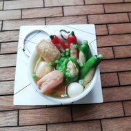 Rantai Kunci atau magnet Yong Tau Fu Buatan Tangan/Handmade Miniature Yong Tau Fu Keychain / Magnet