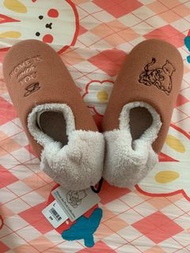 Uniqlo Pooh 毛毛拖鞋