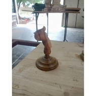 Display Stand Holder untuk Hulu Keris (Larik Design Custom/Petak Segi Empat)