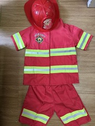 幼稚園主題服，扮職業消防員扮演服裝連頭盔及玩具