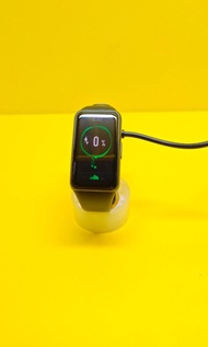 ㊙️$50/三件不同類、問題貨品、HUAWEI Band 6、健康運動智慧黑色手環、見圖、跟充線、實物圖片(此手環電池老化/需要自行更換電池/連接住充電可以正常使用)