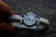 นาฬิกา Fashion มือสองญี่ปุ่น Timex Acqua ระบบ QUARTZ ผู้หญิง ทรงกลม กรอบเงิน หน้าขาว หน้าปัด 24มม. สายสแตนเลสยืดได้ใช้งานได้ปกติ สภาพดี ของแท้ ไม่กันน้ำ