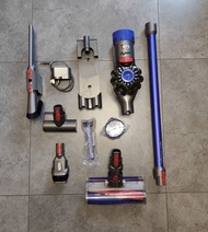 Dyson V8 無線吸塵機一套 (新換電池)